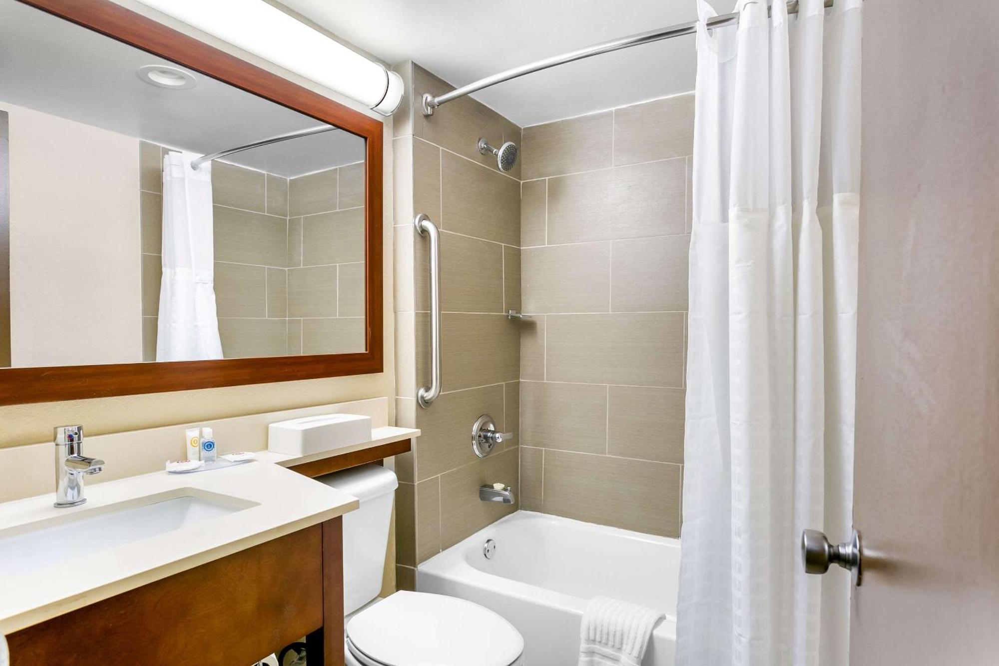 Comfort Inn Red Horse Фредерик Экстерьер фото